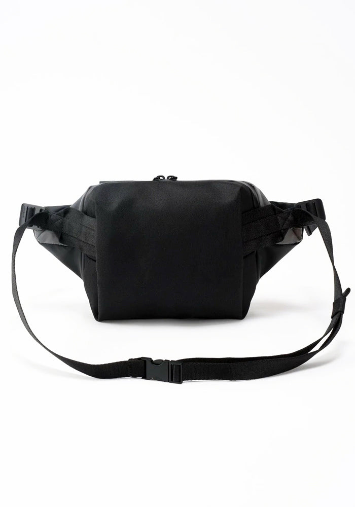COTE&CIEL 28978 ISARAU S SLING BAG REFLECTIVE BLACK | DOSHABURI Shop
