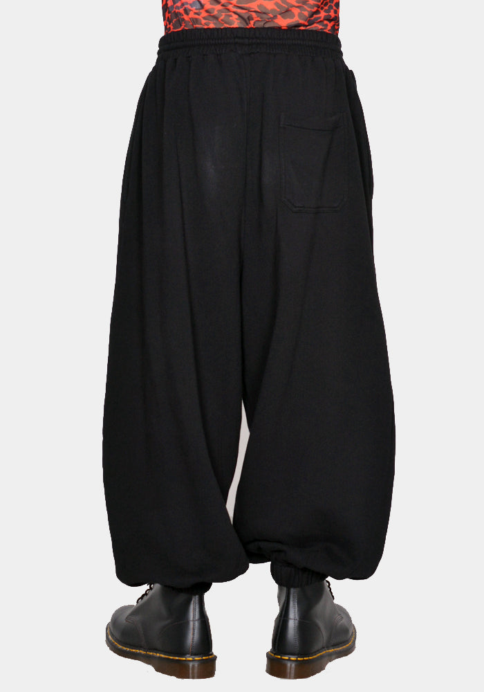 LU'U DAN BAGGY BONTAN SWEATPANTS BLACK SS23 | DOSHABURI Online Shop