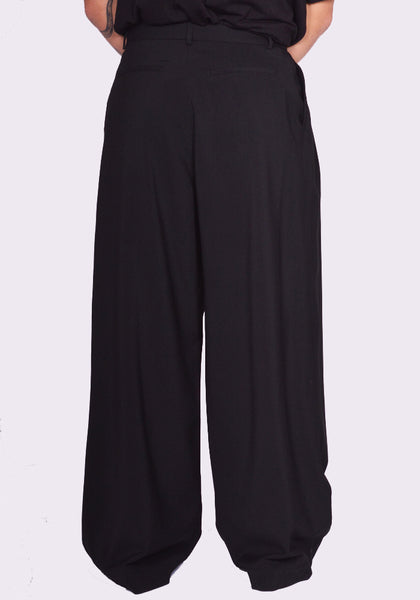 LU'U DAN JUMBO WIDE LEG TROUSERS BLACK SS25 | DOSHABURI Online Shop