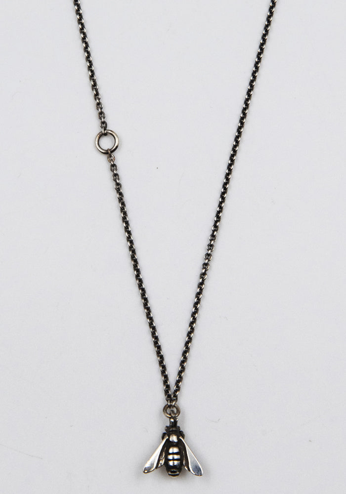 WERKSTATT MÜNCHEN M7492 CHAIN MINI NECKLACE BEE SILVER FW24 | DOSHABURI Online Shop