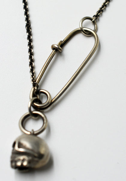 WERKSTATT:MÜNCHEN M3982 FINE CHAIN SAFETY PIN+SKULL SILVER | DOSHABURI Online Shop